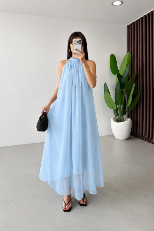 Halter yaka dantel detaylı maxi elbise