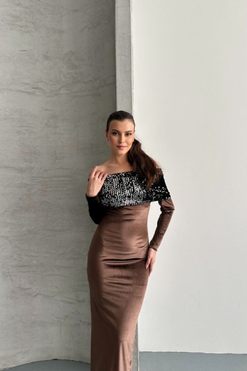 Kadın Pul Payet Madonna Yaka Kadife Şık Gece Elbisesi - Kahverengi